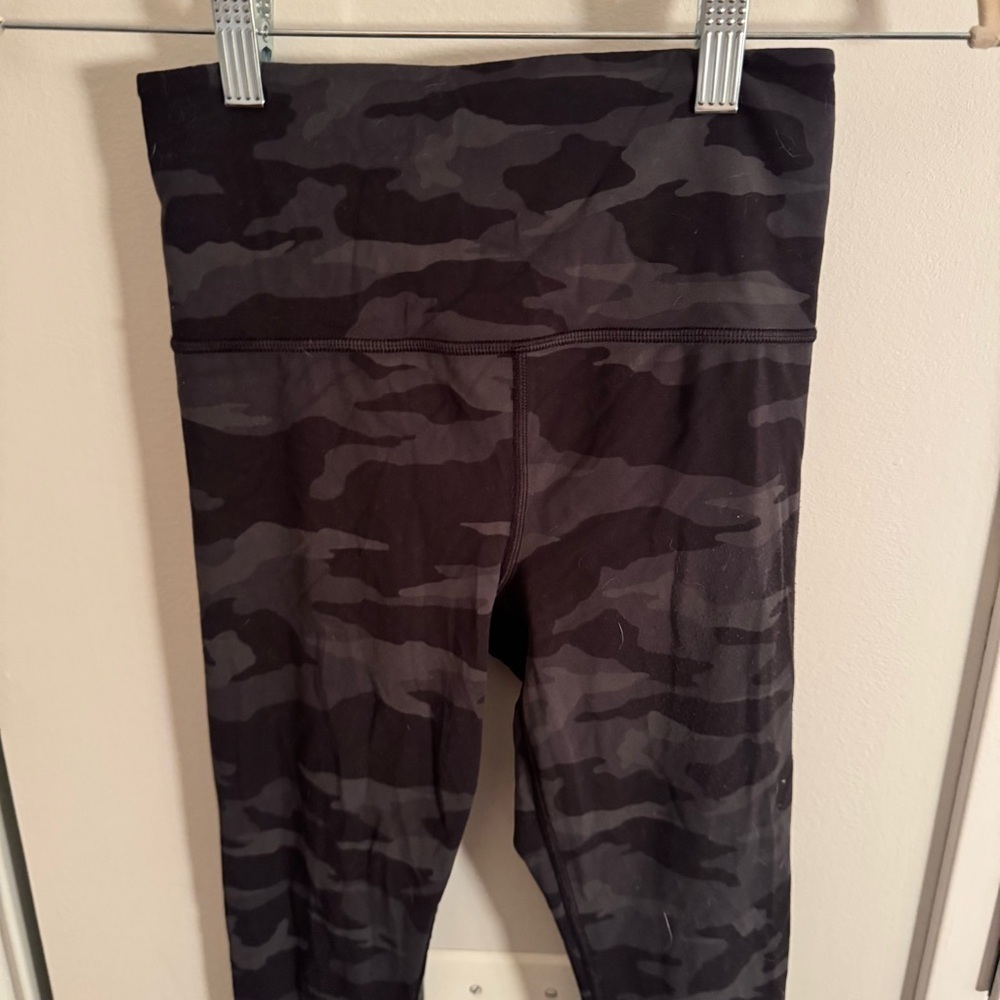 Athleta‎ Elation 7/8 Legging Black Charcoal Camo High Waist Buttery Soft XS - Picture 3 of 5